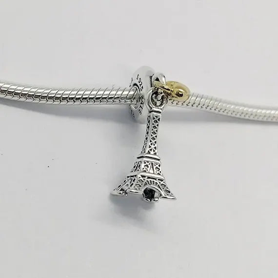 Charm Torre Eiffel con Corazon de Oro 14k